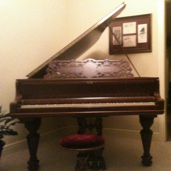 antique-grand-piano